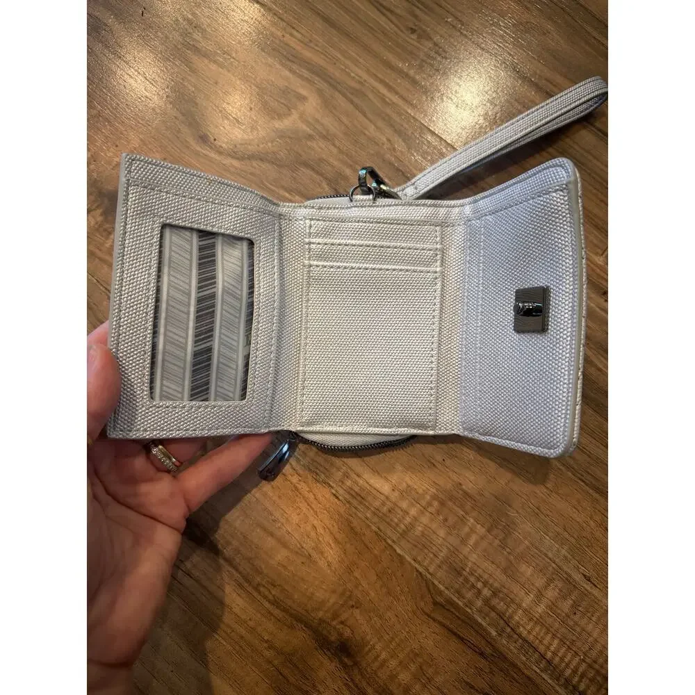 Lug wallet